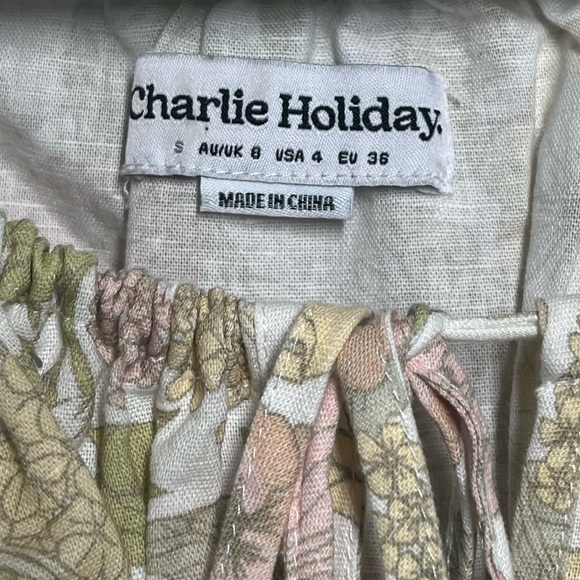 Charlie Holiday Floral Blouse - Picture 3 of 3